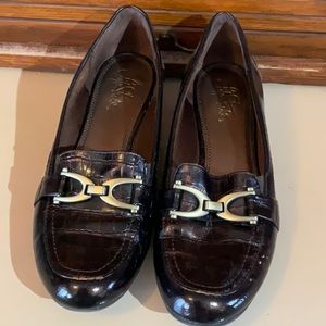 Life Stride Soft System Moccasins Patent Leather Brown Loafers Women’s Size 9